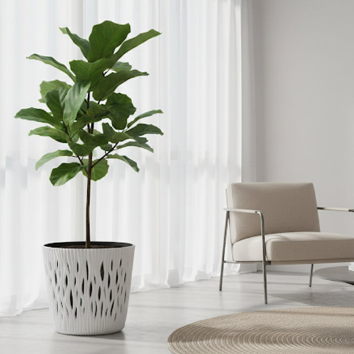 Matera Sandy Round de 26 cm en color blanco, con sus medidas y capacidad, mostrando su textura de finas ondas verticales y su insert interior. #ia - Tumatera.co