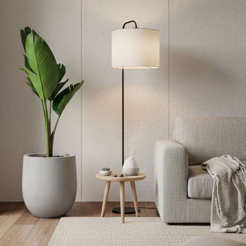 Combo de matera de cemento gris de 50cm de altura con una gran planta de Palma Viajera (Ravenala madagascariensis) de hojas en forma de abanico. #ia - Tumatera.co