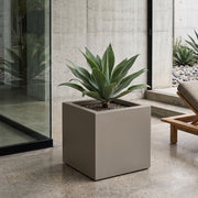 Matera Cuadrada Sedna 40 cm - ambiente tortora #ia - Tumatera.co