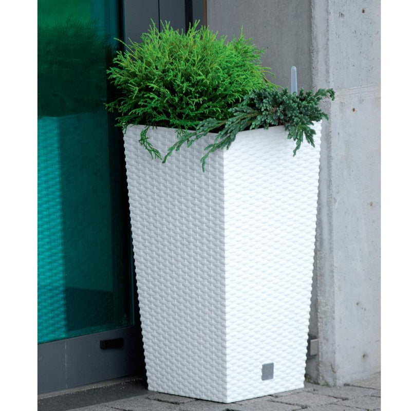 Matera Ratán Urbi 75 cm en uso Blanca